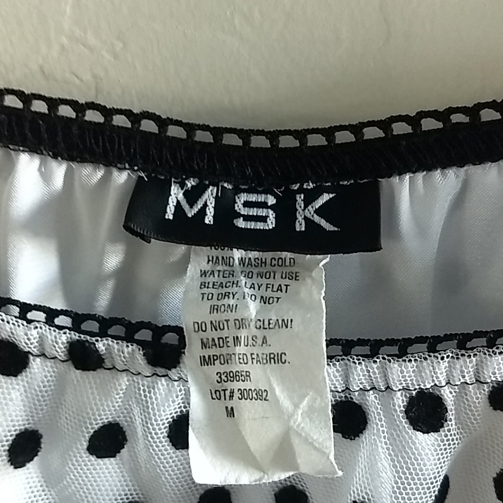 A line skt white with black polka dots, black trim